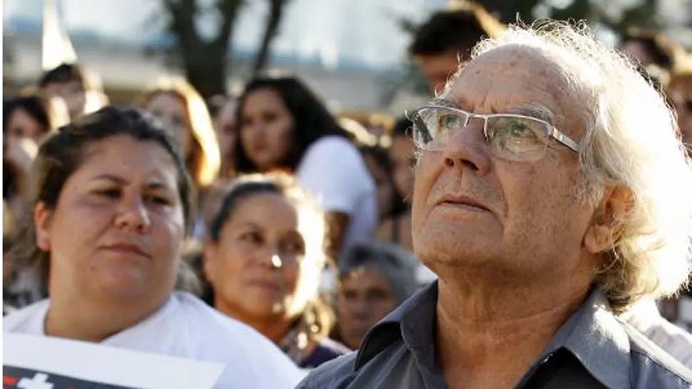 REFERENTE. Pérez Esquivel, en la marcha para reclamar justicia, a un año de la tragedia de Once, hoy se reúne con el Papa. DYN