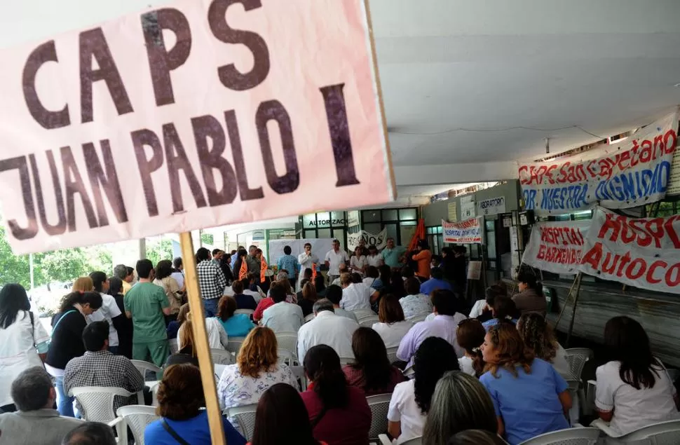 QUITE DE COLABORACIÓN. Los autoconvocados de la salud realizarán un paro de 24 horas mañana. LA GACETA / FRANCO VERA