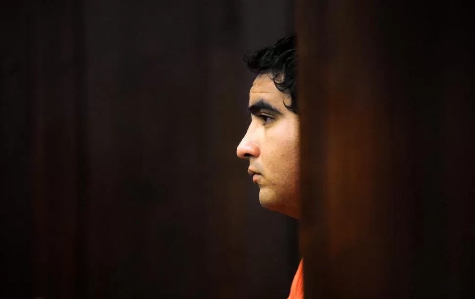 EN SOLEDAD DENTRO DE LA SALA. Bruno Alberto Guerrero esperó ayer su turno para hablar ante los jueces, y el lunes podría haber sentencia del tribunal. LA GACETA / FOTO DE FRANCO VERA