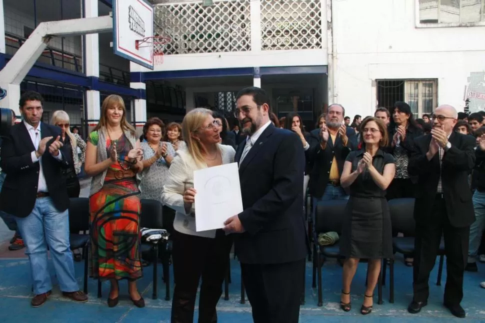 DESAFÍO. Alicia Bardón junto al ingeniero José Moreno Díaz. PRENSA UNT