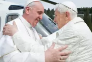 Francisco y Benedicto XVI: un histórico encuentro entre dos Papas