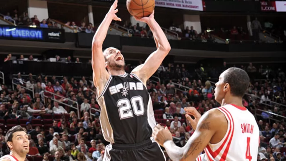 CASI. Los Spurs de Manu perdieron el juego en la última bola, en manos de Duncan. FOTO TOMADA DE NBA.COM/SPURS