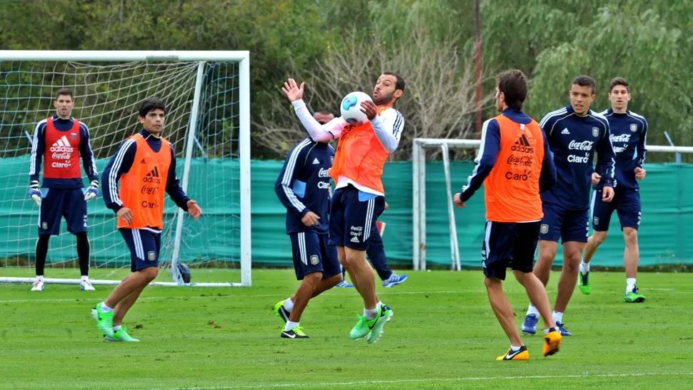 FELIZ Y A GUSTO. Mascherano dijo sentirme muy cómodo con Gago en la mitad de la cancha. TELAM