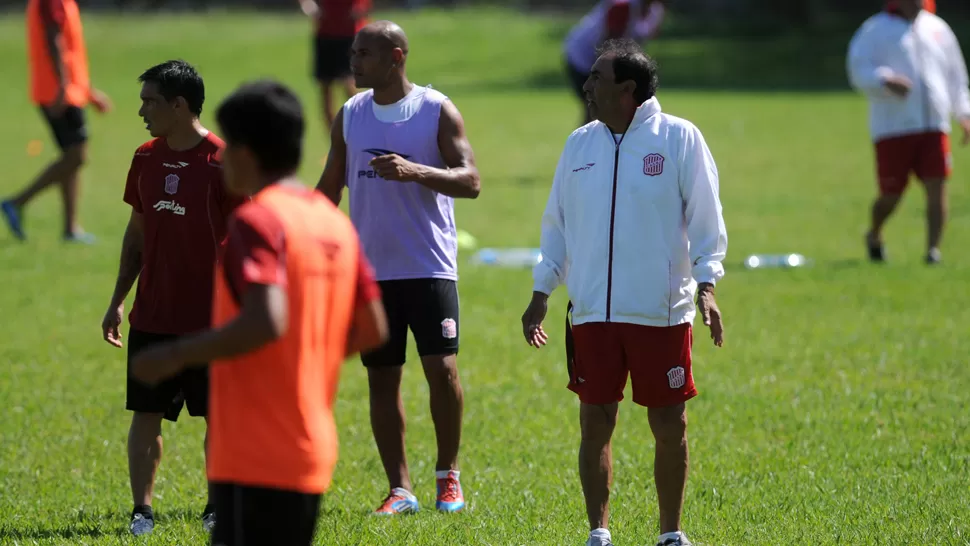 MIENTRAS TANTO. Roldán en un entrenamiento de los santos. LA GACETA/ FOTO DE INES QUINTEROS ORIO