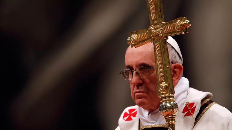 MAS SORPRESAS. Esta vez, Francisco tuvo una mirada sobre la tarea de algunos sacerdores. REUTERS