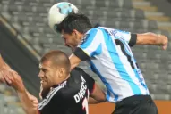 Racing festejó en La Plata con un gol sobre el final