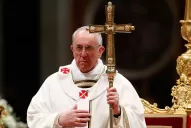 El Papa Francisco bautizó a cuatro jóvenes en su primera Vigilia Pascual