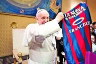 Barcelona invitó al Papa Francisco al Camp Nou