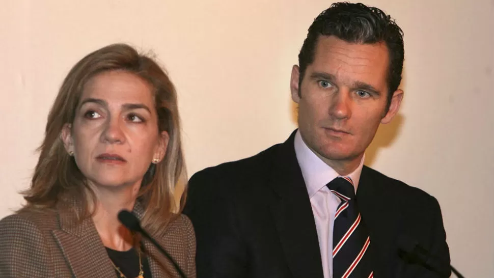 EN EL OJO DE LA TORMENTA. La infanta Cristina finalmente resultó manchada por el caso de corrupción del que acusan a su esposo, Iñaki Urdangarín. FOTO TOMADA DE EXTRACONFIDENCIAL.COM