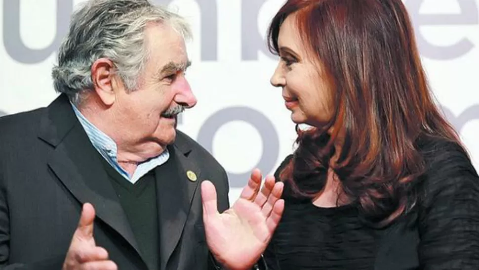 OTROS TIEMPOS. Pepe Mujica y Cristina Fernández siempre tuvieron diálogo, aún en momentos en que las relaciones entre Argentina y Uruguay fueron tensas. FOTO TOMADA DE CLARIN.COM