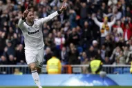 Golean mientras el lobo no está