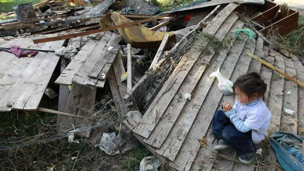 LOS QUE MENOS TIENEN. La mayor preocupación está centrada en las pérdidas que sufrieron especialmente las familias más humildes. FOTO TOMADA DE LA NACION.COM.AR