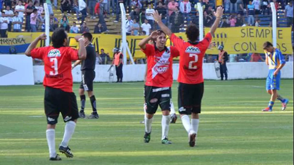 LIGA. Los locales hicieron el gasto y los mendocinos el gol de la victoria. FOTO TOMADA DE DIARIOUNO.COM.AR