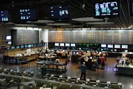 El dólar informal avanzó a $ 8,38 y el Merval trepó un 2,82%