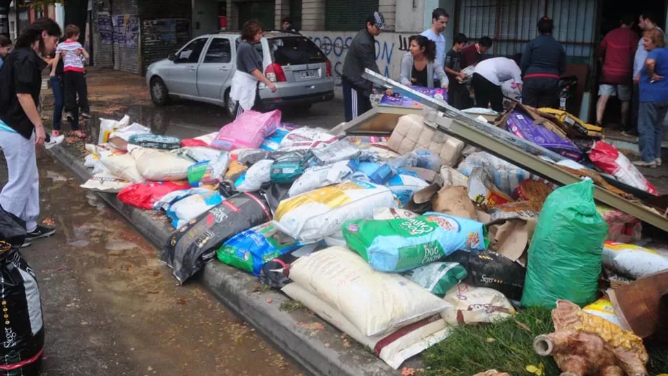 DESASTRE. Los destrozos, cuando se retiraron las aguas. DYN