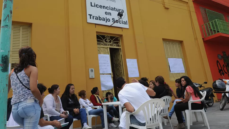 MALESTAR. Los estudiantes temen que se cierre la carrera. LA GACETA / FOTO DE OSVALDO RIPOLL