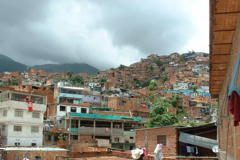 BOMBA DE TIEMPO. El estallido social sería protagonizado por las propias clases populares que el régimen chavista prometió redimir. FOTO TOMADA DE ECOSOCIAL21.COM