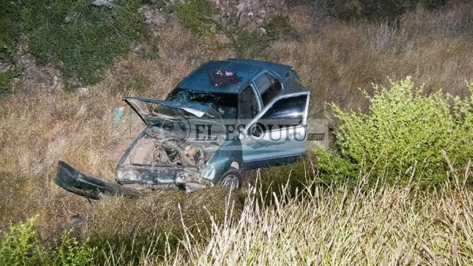 TREMENDO. Así quedó el auto del tucumano. FOTO TOMADA DE ESQUIU.COM