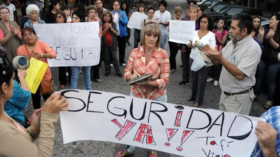 ENOJO. Los vecinos volverán mañana a marchar por las calles céntricas taficeñas. ARCHIVO LA GACETA / FOTO DE DIEGO ARAOZ 