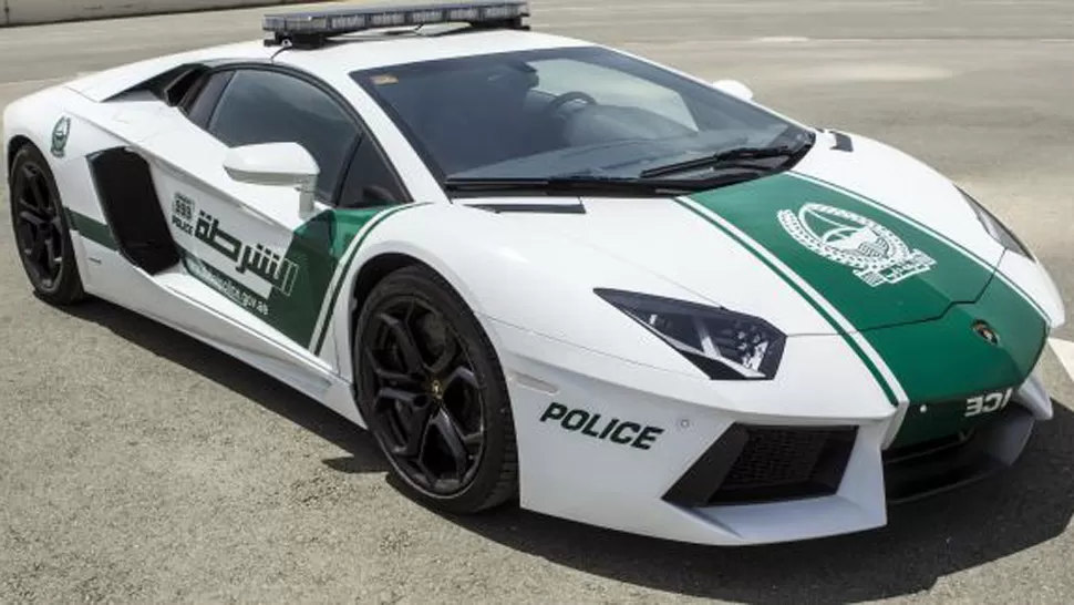 ALTA GAMA. El LamborghinI Aventador con el que patrulla la policía en Dubai. FOTO TOMADA DE ELECONOMISTA.ES