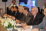 El PEN elogia la contratación directa