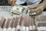 El dólar fuga pega el saltó y cierra a $ 8,72