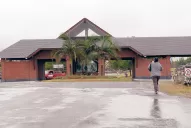 Investigan a 18 policías por el millonario robo a una casa del country del Jockey Club