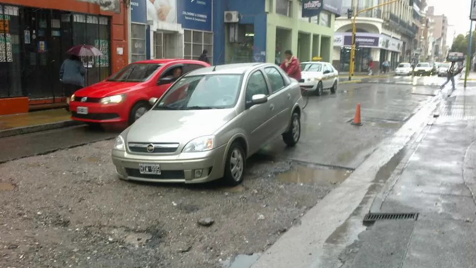 FRENO. El auto estuvo dos horas atrapado en el mismo lugar. FOTO GENTILEZA DE UN LECTOR