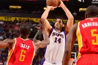 Scola le ganó a Delfino el duelo de argentinos