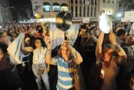 Los opositores convocan a “llenar la plaza” en el cacerolazo de mañana