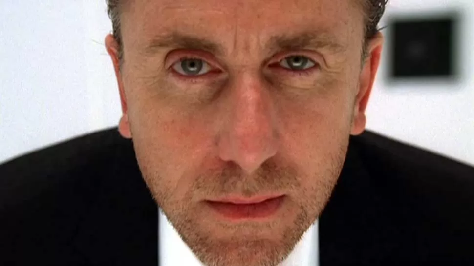 TÉCNICA. Cal Lightman (Tim Roth), era ua experto en engaños que  se centraba en las expresiones faciales, lenguaje corporal, la voz y las palabras para descubrir si alguien mentía y por qué. FOTO TOMADA DE DIEZENPUNTO.WORDPRESS.COM