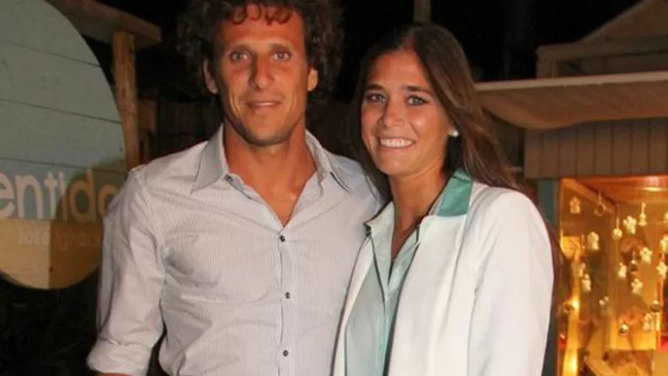 JUNTOS. Diego Forlán y Paz Cardoso, rumbo al alta muy pronto. FOTO TOMADA DE TWITTER.COM