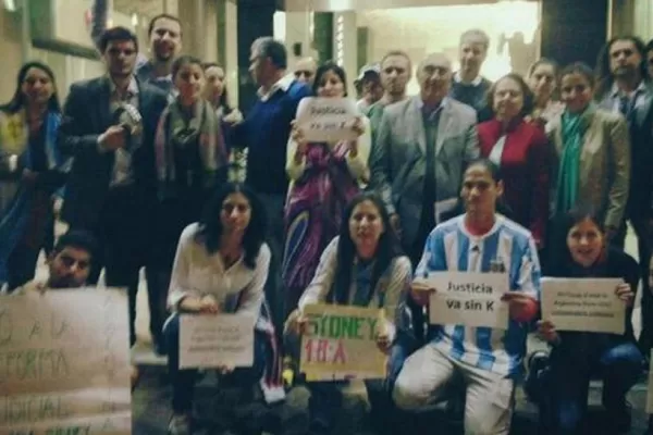 Empezó en Sidney el primer cacerolazo del 18-A