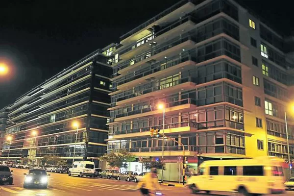 Allanan casas y oficinas de Fariña y Elaskar