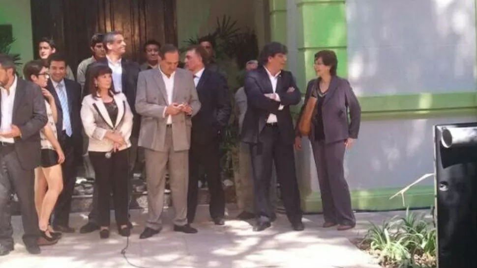 JUNTOS. Trimarco, Alperovich y Amaya, en el centro maternal Los ángeles de María. LA GACETA / FOTO DE CARLOS FRIAS