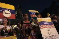 Maduro asume la presidencia, pero la oposición no le reconoce legitimidad