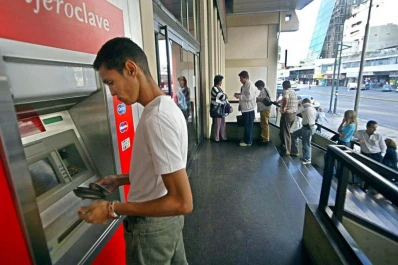 Los bancos deben informar las fechas de pago a los jubilados