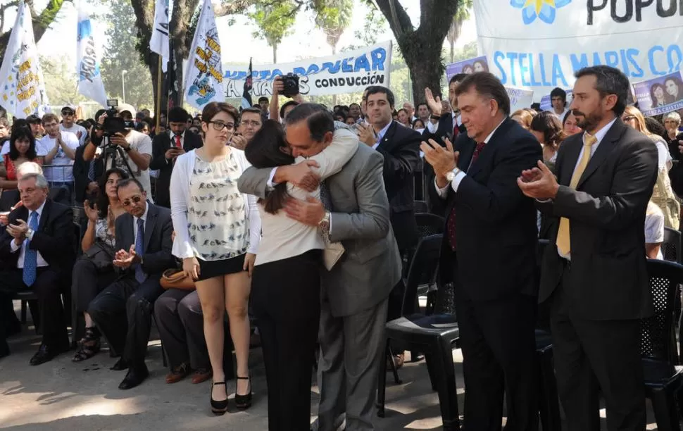 EN EL PARQUE. Trimarco inauguró ayer junto a Alperovich, Amaya y autoridades nacionales un centro maternal para los hijos de víctimas de trata. LA GACETA / FOTOS DE ANTONIO FERRONI