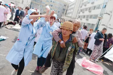Más de 160 chinos mueren por un fuerte terremoto