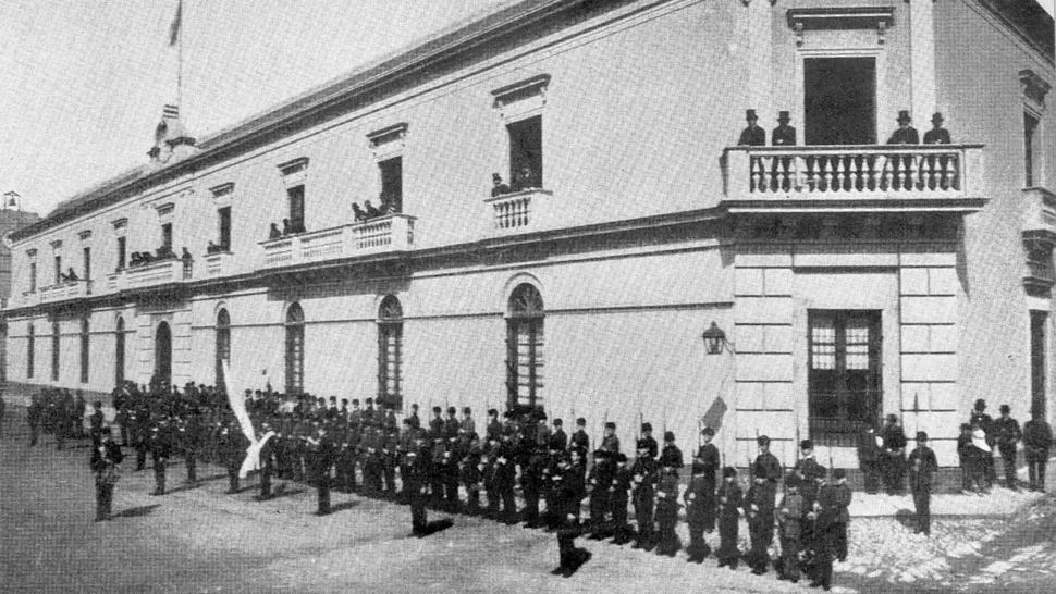 EL COLEGIO DE CONCEPCIÓN DEL URUGUAY. Fachada del prestigioso establecimiento a fines del siglo XIX. En su época de oro, se educaron allí prestigiosos argentinos. LA GACETA / FOTO DE ARCHIVO