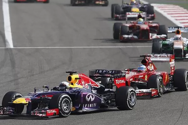 Vettel ganó y lidera la clasificación