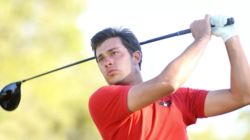 ENFOCADO. Azcué golpeó seguro y tuvo sus dividendos en la tercera vuelta del Abierto del Centro: continúa puntero. FOTO DE PGATOURLA.COM