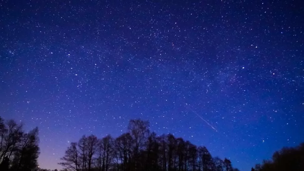 LUCES EN LA NOCHE. Lluvia de meteros líridas. FOTO TOMADA DE SPACEWEATHER.COM