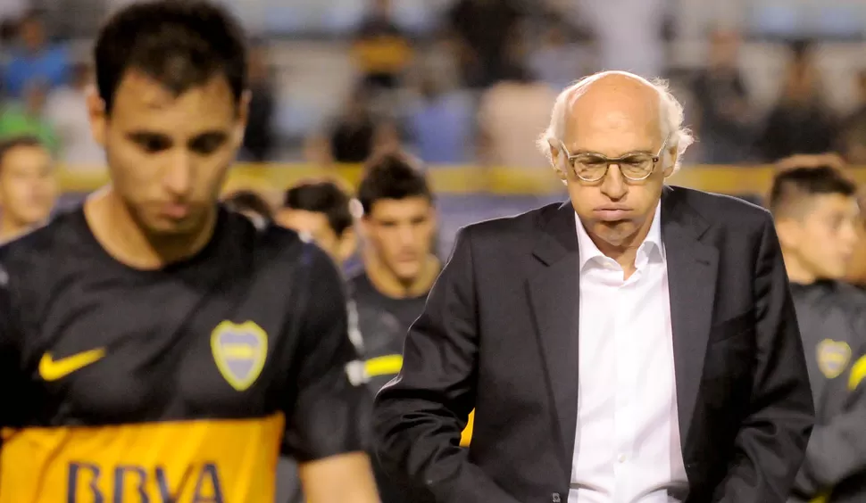 IMPOTENCIA. Bianchi dejó contrariado el estadio después de que su equipo sólo igualara ante los cordobeses. DYN