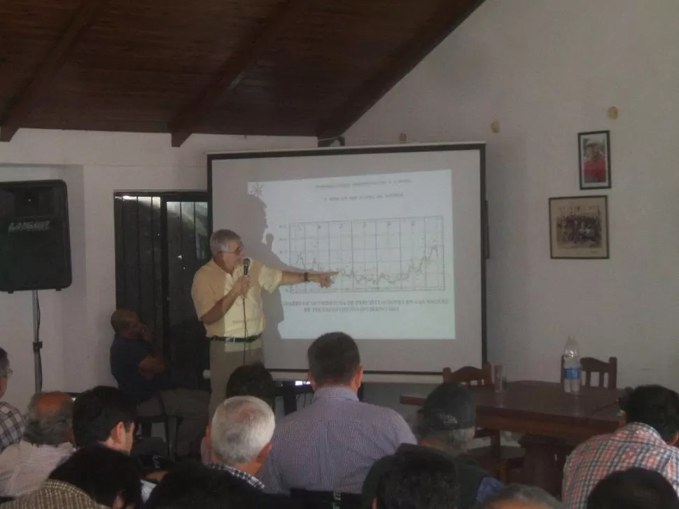 PROYECCIONES. Minetti explica sobre los riesgos del salto climático. LA GACETA / FOTO DE RODOLFO CASEN