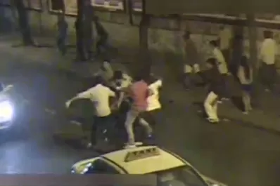 Una violenta pelea se desató en pleno centro