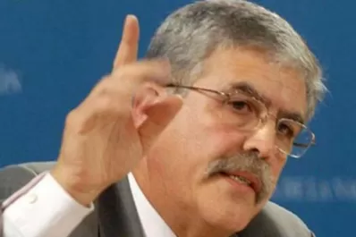 De Vido: tocan la cacerola para ir a Miami