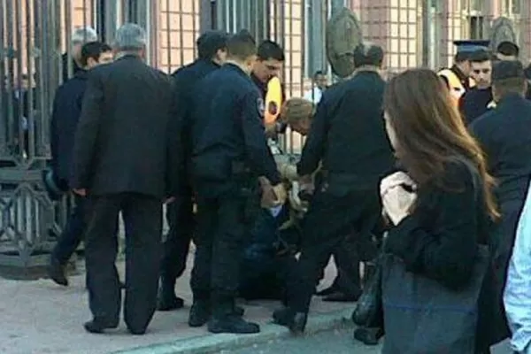 Dos hombres se prendieron fuego frente a la Casa Rosada