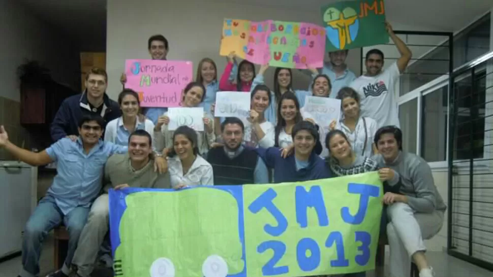 JÓVENES DE SANTO CRISTO. El grupo parroquial está en campaña, buscando fondos. Se decidieron a encontrarse con jóvenes de todo el mundo. GENTILEZA/ FEDERICO GONZÁLEZ DEL SOLAR