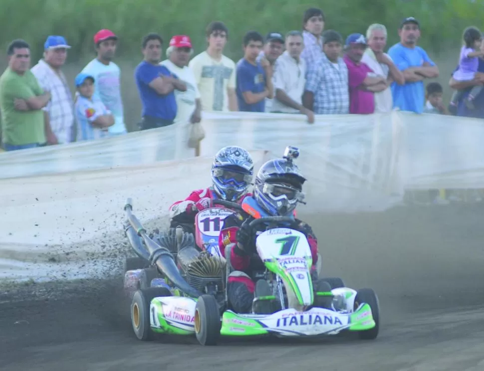 CON APOYO POPULAR. Gran cantidad de público fue al circuito González, donde Renzo Liverani ganó la carrera principal. 